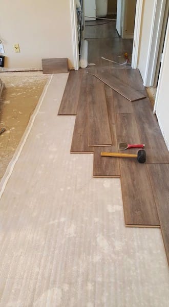 Sàn nhựa giả gỗ có hèm khóa ứng dựng được nhiều địa điểm